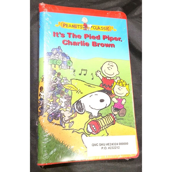 NEW sealed It's the Pied Piper Charlie Brown VHS 2000 Clamshell Peanuts Classic - Picture 1 of 2